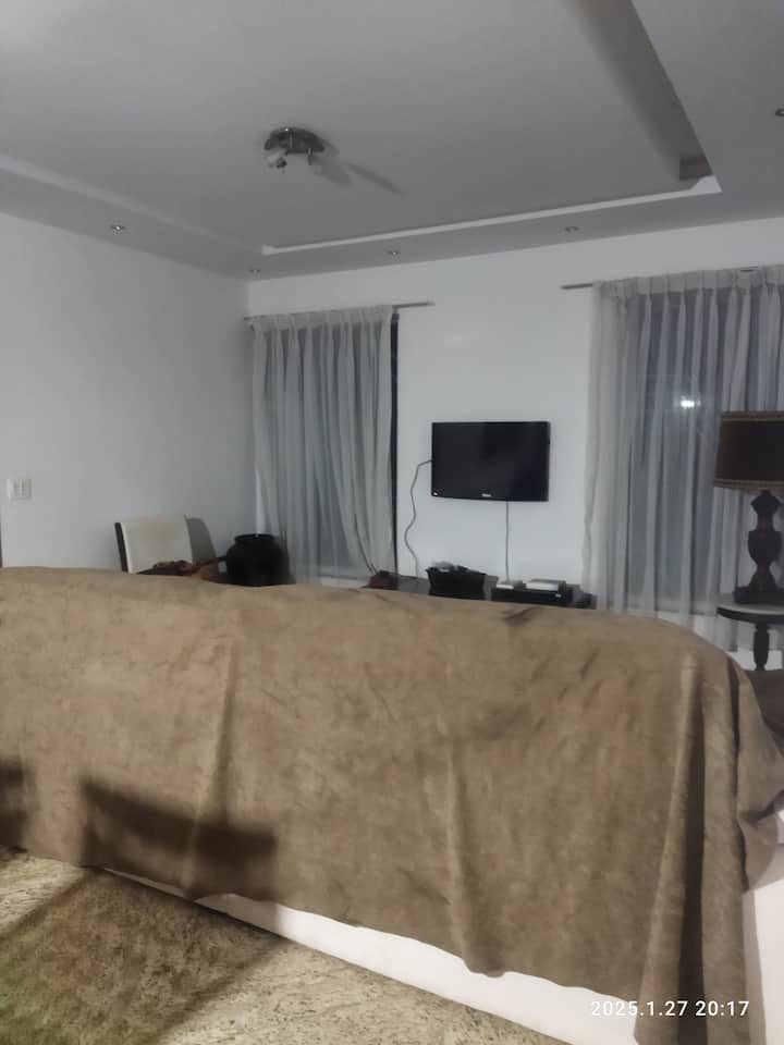Casa Em Um Lugar Tranquilo Em Niterói. - 尼泰羅伊