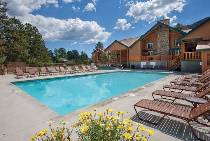 Estes Park • Cabin Escape • Hot Tub + Fireplace - Estes Park, CO