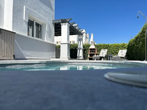 Villa in 5 Star Resort. Hot Tub & Heated Pool