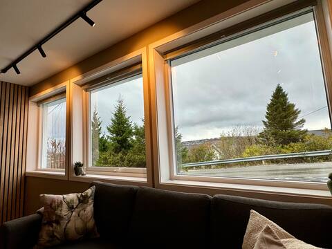 Top performing Airbnb: Modern | Aurora | Close to city center | Cozy in Tomasjord