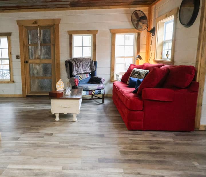 Creekside Treehouse With Hot Tub - Alabama