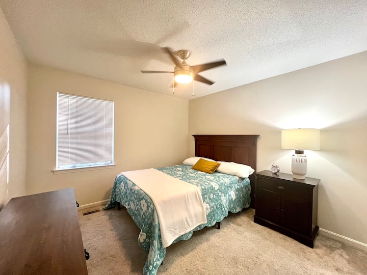 Comfortable Private Room, 15 Mins From Birmingham - Birmingham, AL