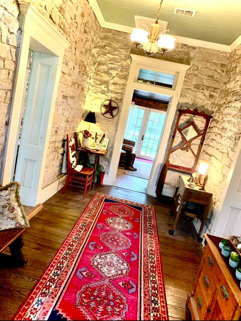 Luxury cottage rental in Hico!