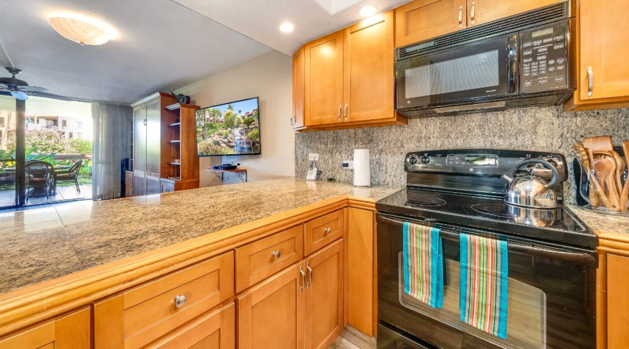 40% off price. Ocean view Steps from the beach. - Image 13