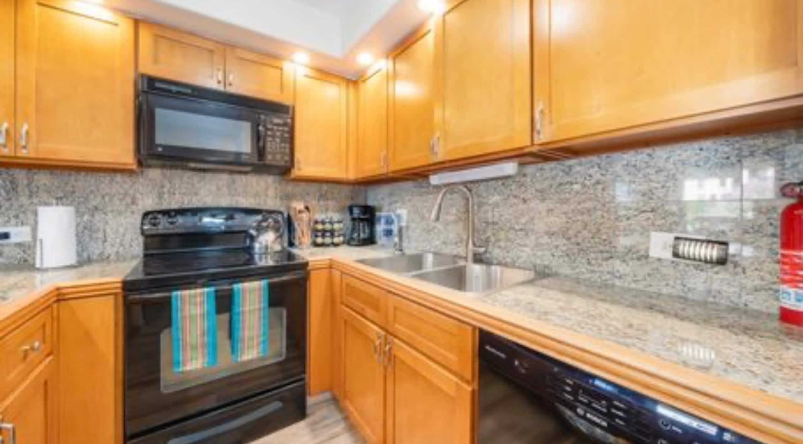 40% off price. Ocean view Steps from the beach. - Image 12