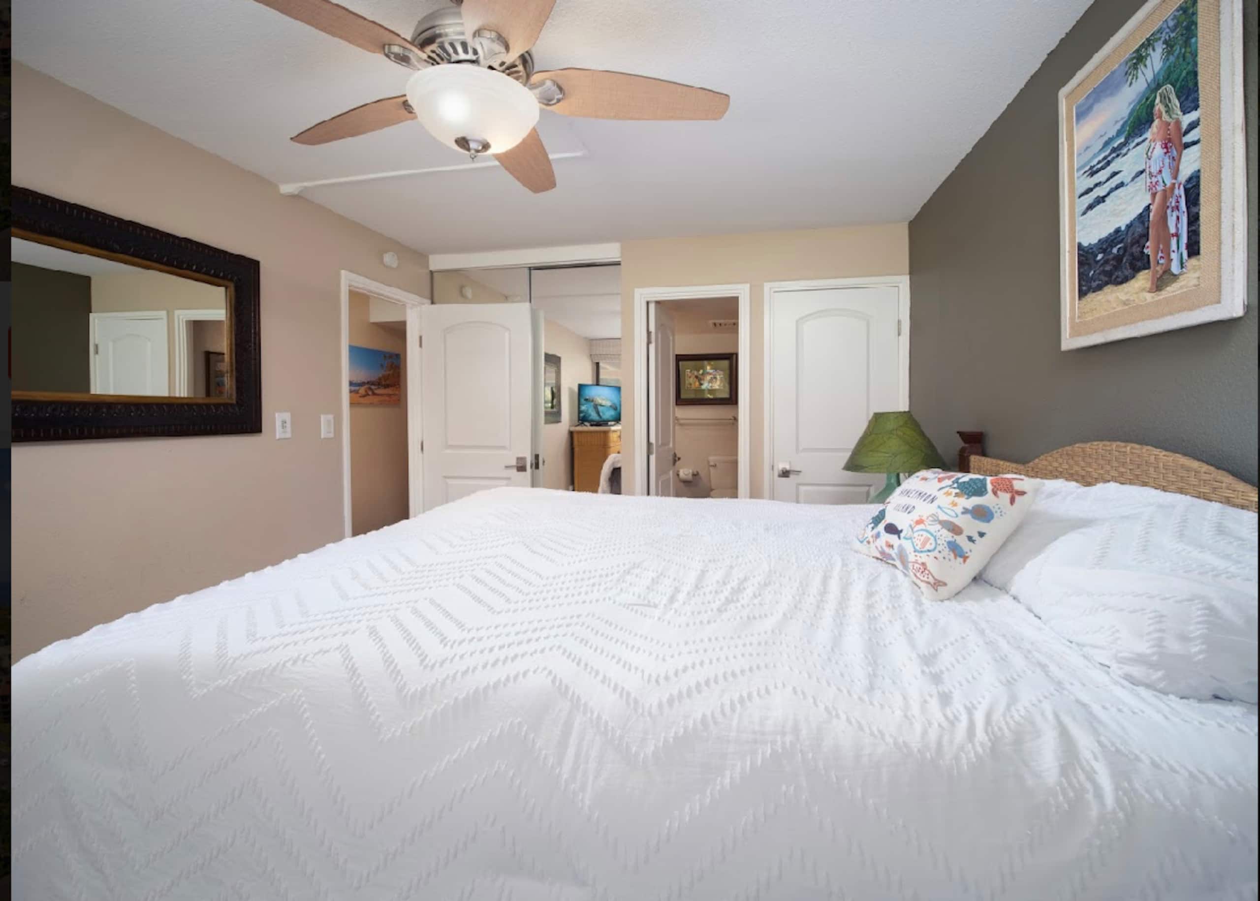 40% off price. Ocean view Steps from the beach. - Image 15