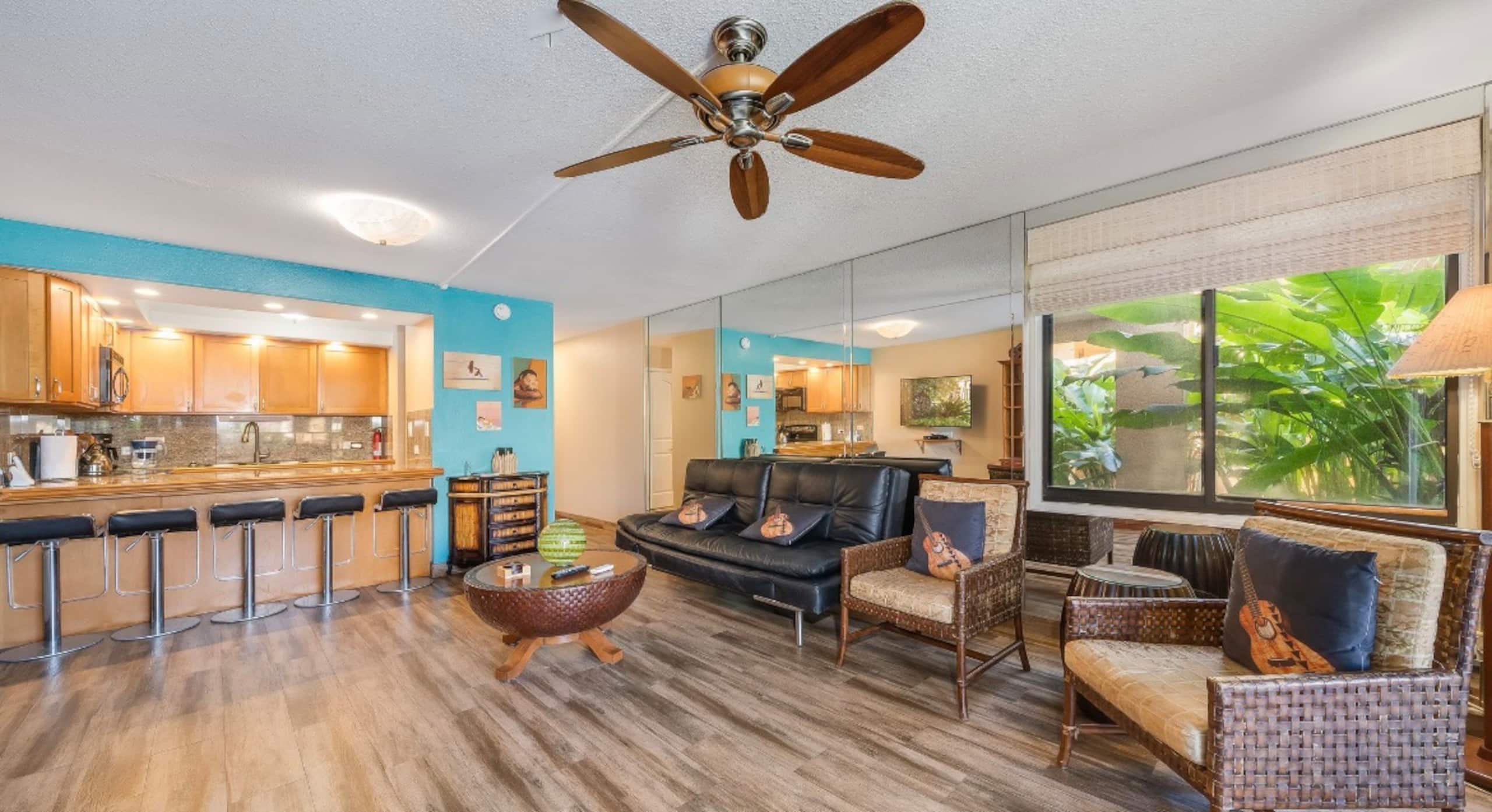 40% off price. Ocean view Steps from the beach. - Image 4