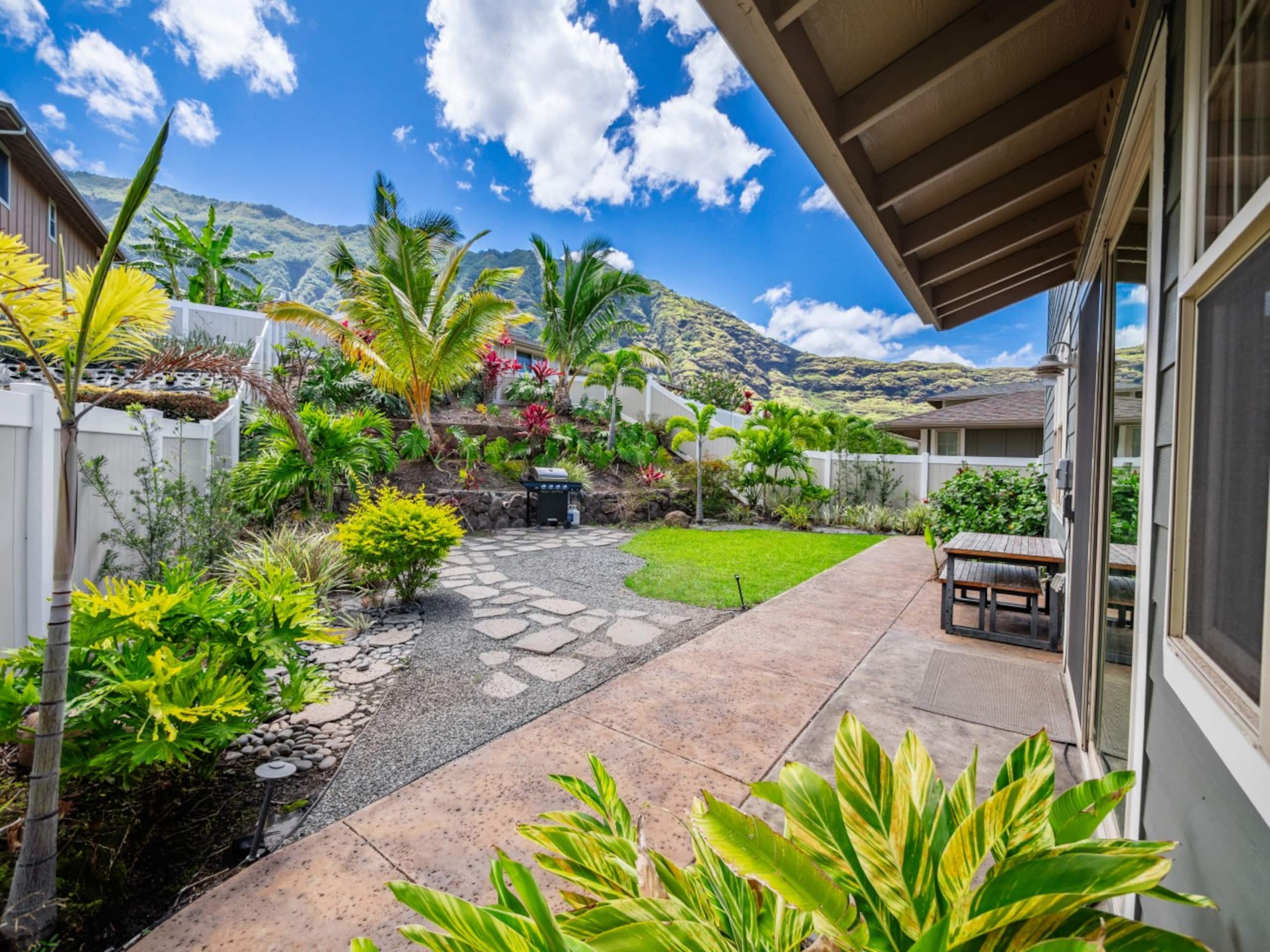 Home in Makaha Valley · ★4.99 · 4 bedrooms · 6 beds · 2.5 private baths - Image 34