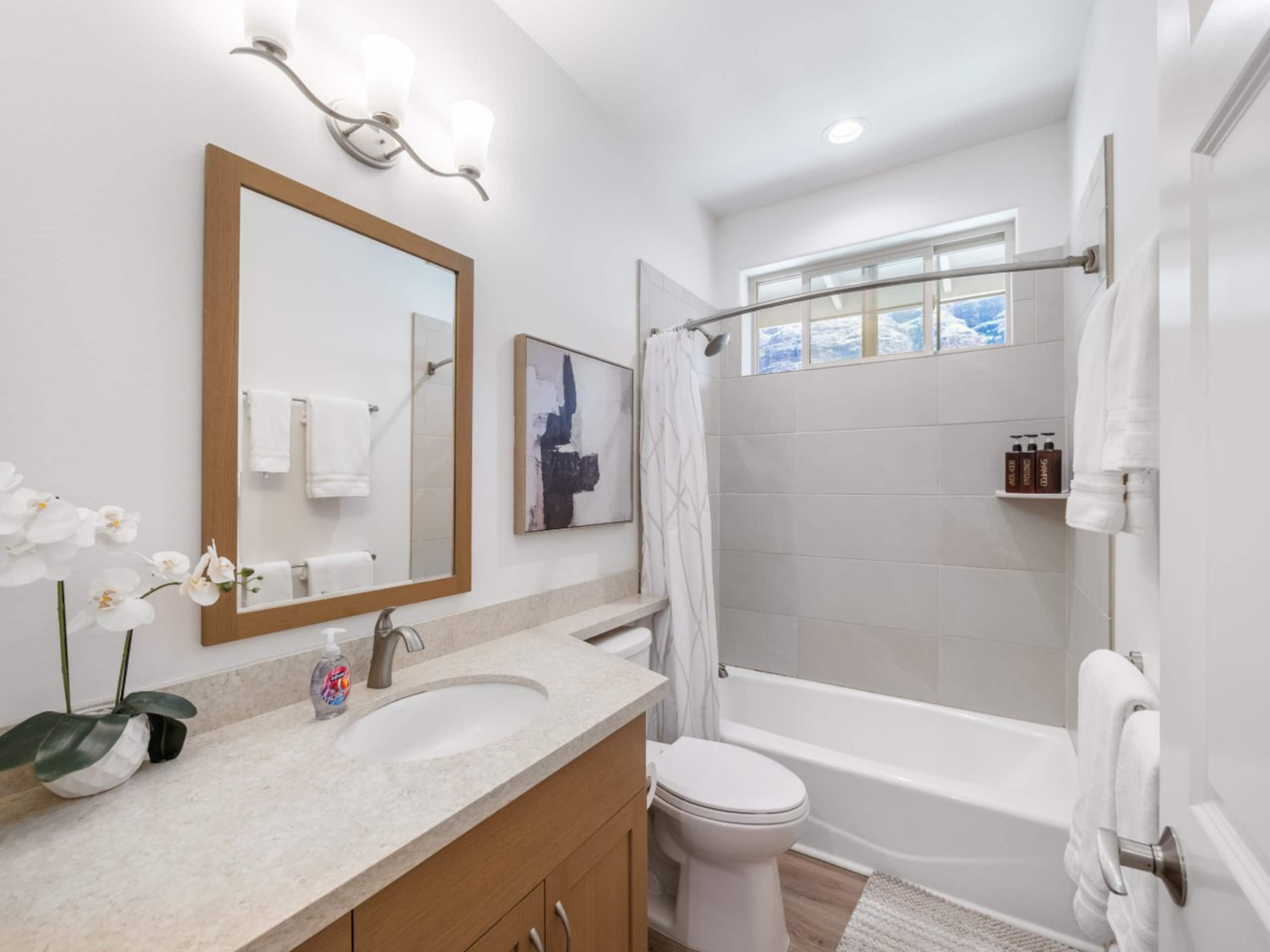 Home in Makaha Valley · ★4.99 · 4 bedrooms · 6 beds · 2.5 private baths - Image 33