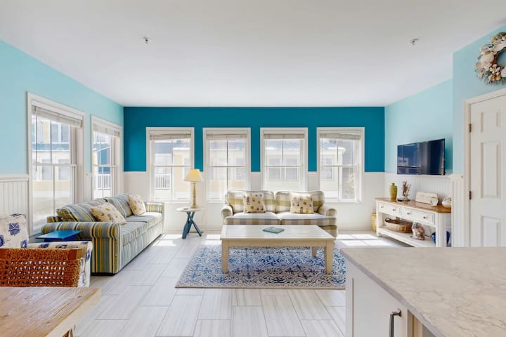 Luxe 4-story Townhome: Pools, Beach & Water Access - Ocean City, MD