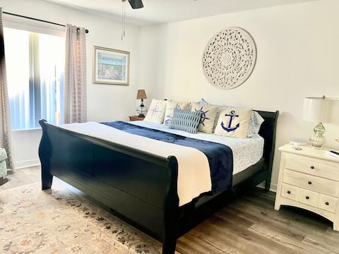 Comfy Stay ~ Large Home w/ Extra TV Room & Ex Park