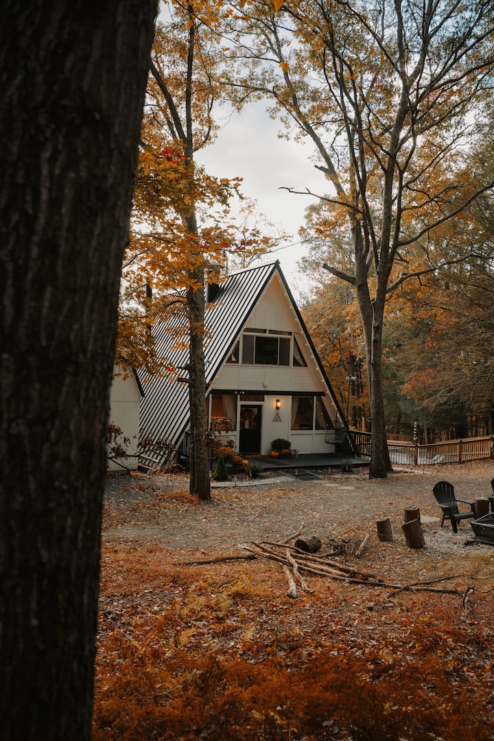 Luxury PA cabin, heated pool, hot tub, game r