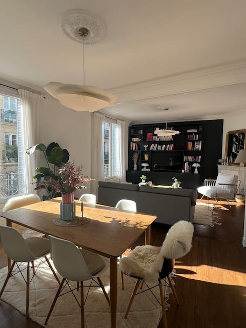 80 m2, stylish and warm, 6 min from Paris St-Lazare