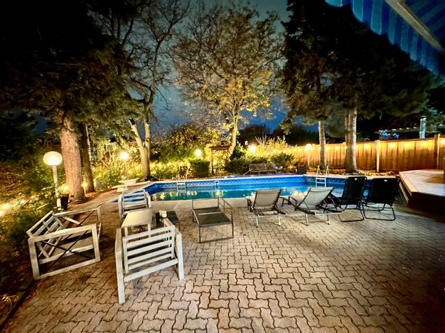 Toronto Pool Retreat gallery image 2