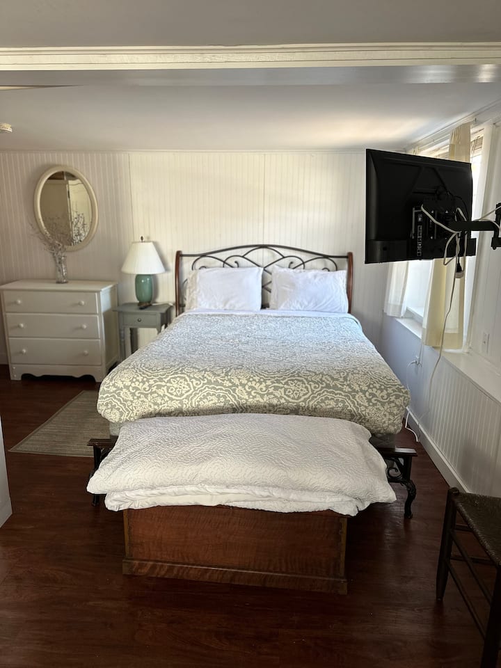 Roku TV on swivel mount to allow bedroom or dining/kitchen entertainment.