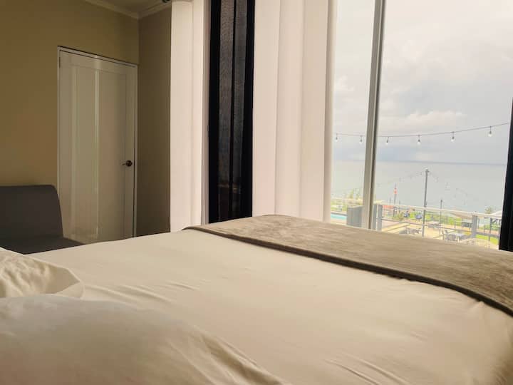 Room #6
Letto matrimoniale e divano letto

Per gruppi di oltre 20 persone o secondo necessità (a pagamento) può essere richiesto in qualsiasi momento