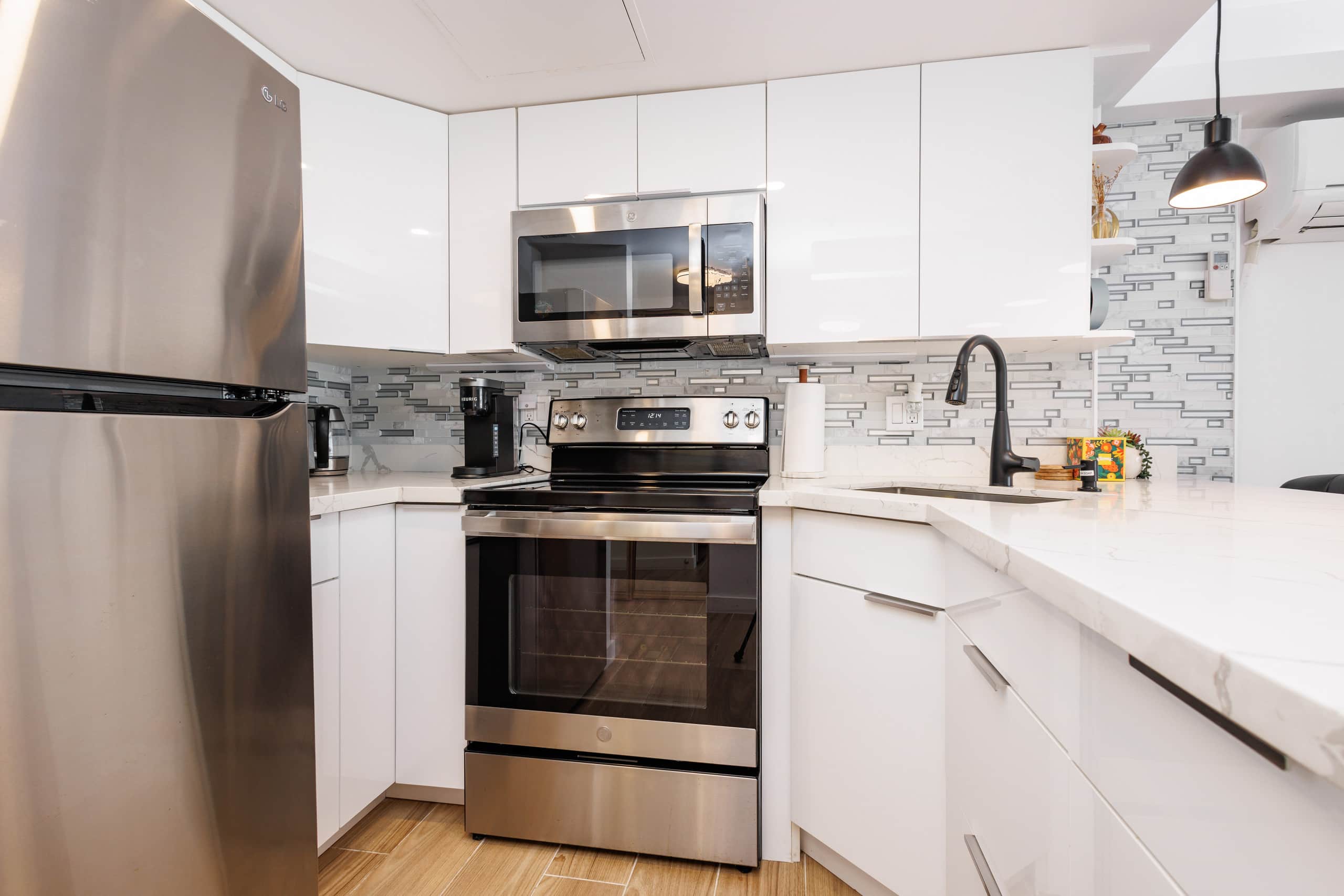 Condo in Honolulu · ★4.98 · 1 bedroom · 2 beds · 1 bath - Image 8