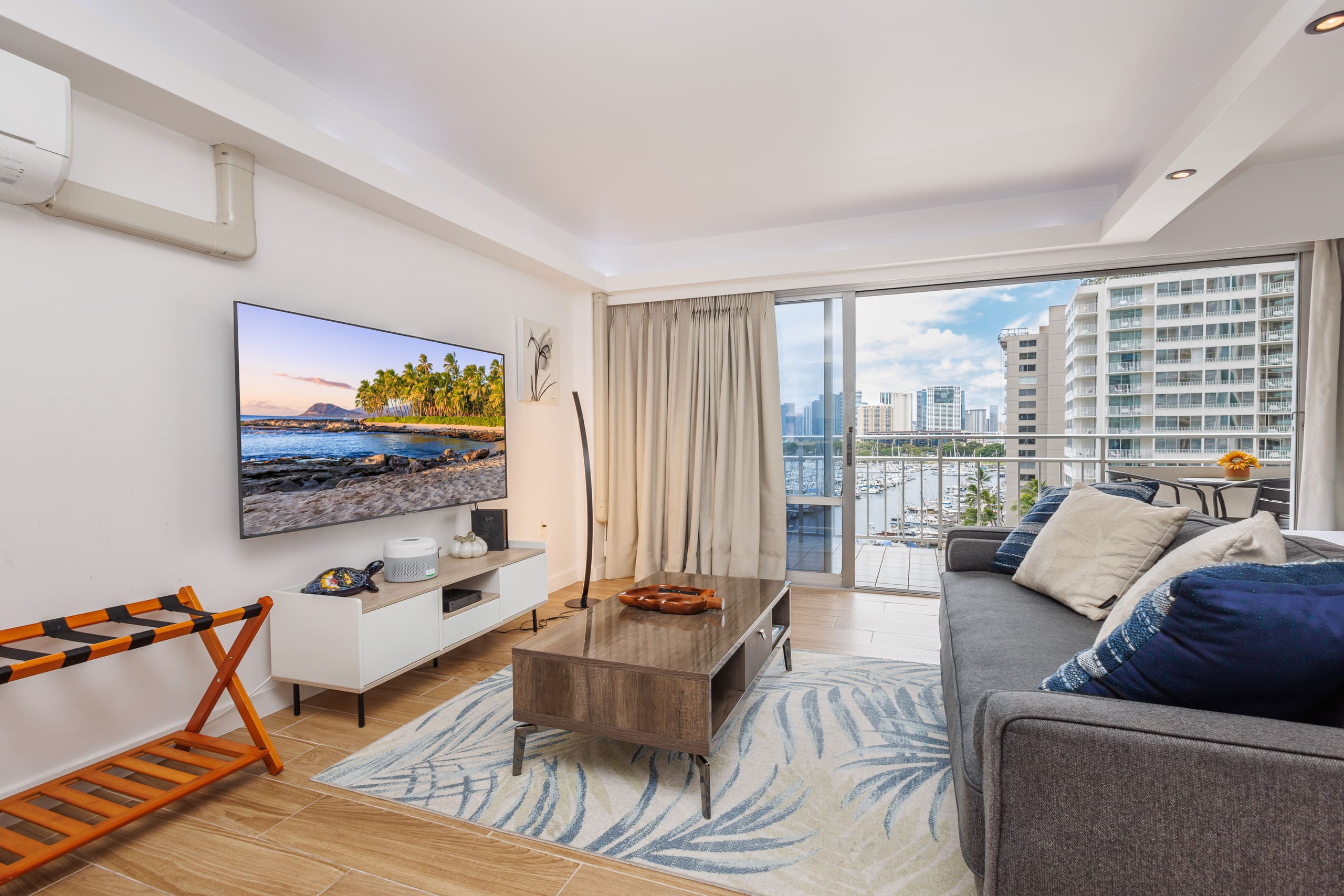 Condo in Honolulu · ★4.98 · 1 bedroom · 2 beds · 1 bath - Image 6