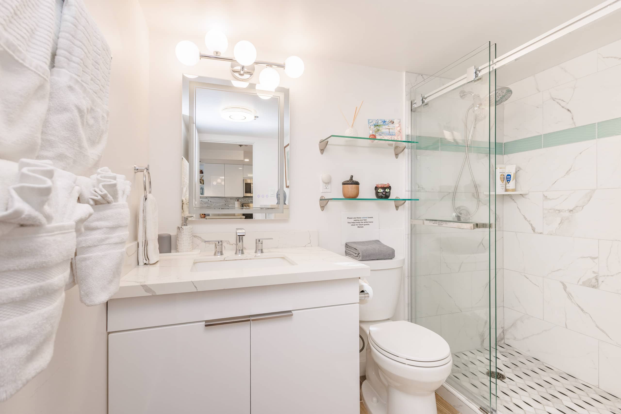 Condo in Honolulu · ★4.98 · 1 bedroom · 2 beds · 1 bath - Image 13