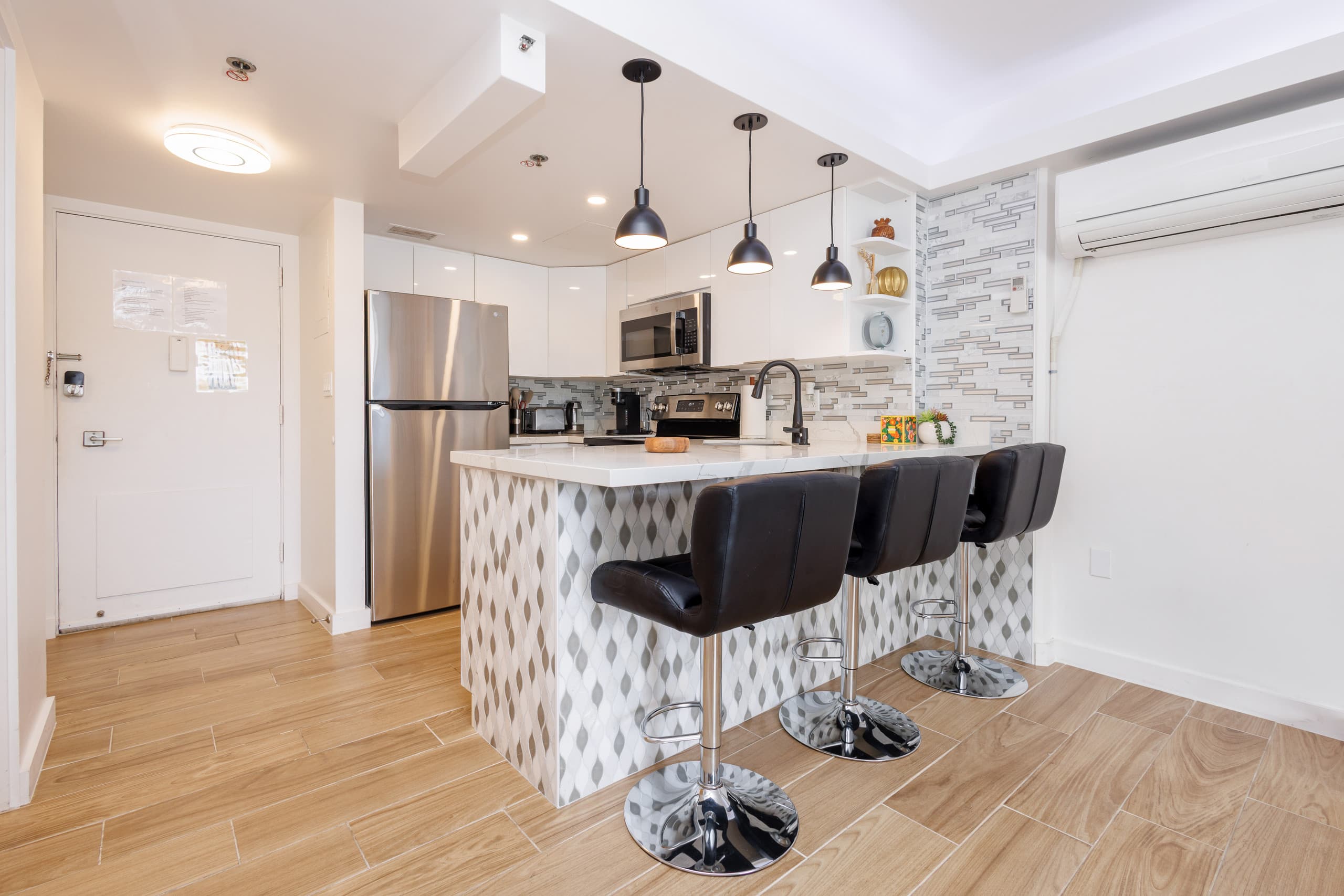 Condo in Honolulu · ★4.98 · 1 bedroom · 2 beds · 1 bath - Image 9