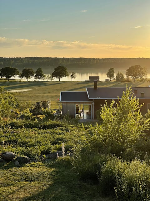 Wonderful house with lake views