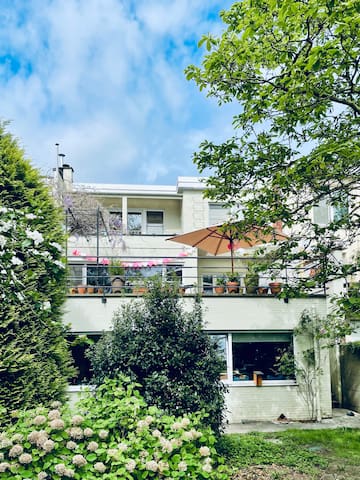 Large family house in Antwerp + garden & parking
