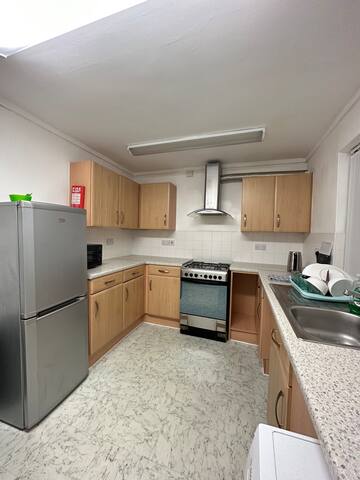 Bright, Warm & Cozy House for 10 gallery image 3