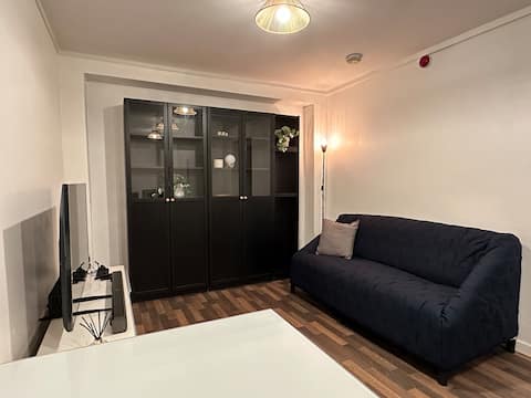 Popular Airbnb listing: Bright, Warm & Cozy house for 6 in Moston & Harpurhey