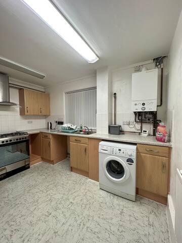 Bright, Warm & Cozy House for 10 gallery image 5