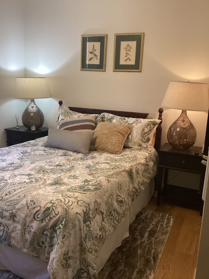 Брачен кревет (широк 150-179 см)