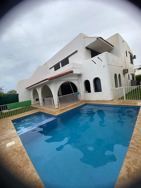 villa with pool 100 meters from Caracas beach
