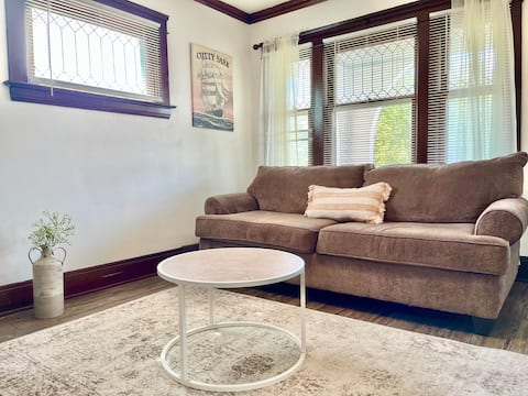 Top Airbnb: Bear’s Cabin- Spacious 2Bds 1Bath Apt in Buckeye Shaker Square