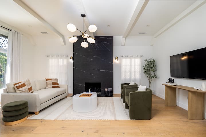Charming Modern home in LA