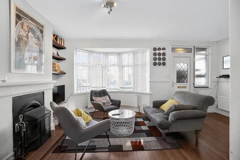 Shared House – 1-2 Rooms Near Tube & free Parking
