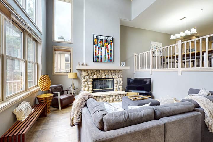 Perfect 4br | Hot Tub | Fireplace | Balcony - Steamboat Springs, CO