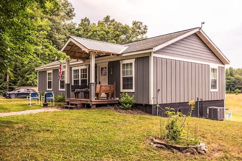 Hot Tub + Theatre - Fox Lodge by Janix Escapes
