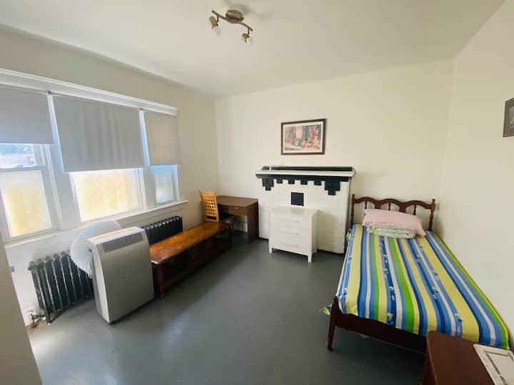 Bedroom Downtown St.catharines - Saint Catharines
