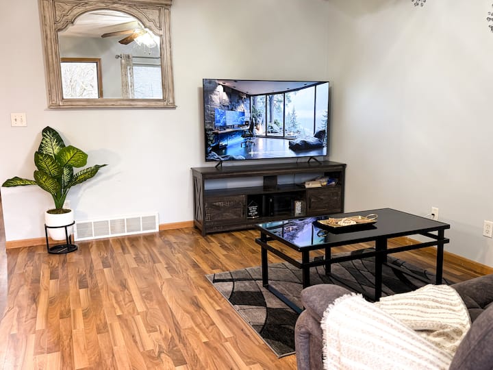 Cozy Island House - Grand Island, NE