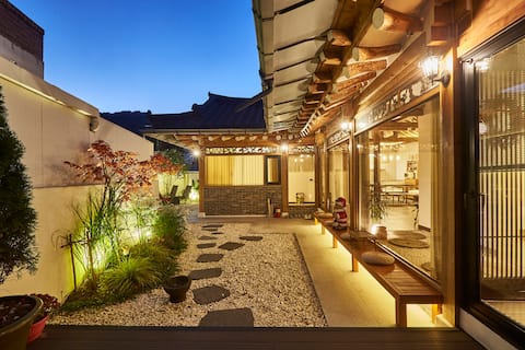 [Suncheon Smunal] 
A hanok private stay 
Private Hanok Stay