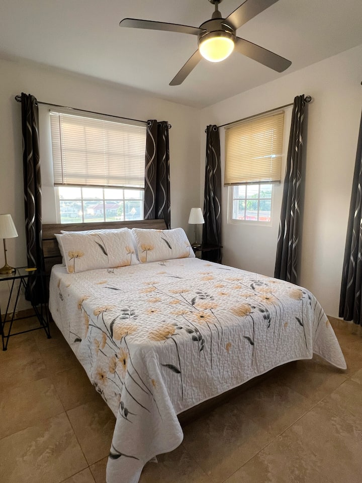 Segundo dormitorio con cama tamaño queen