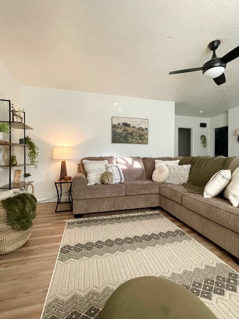 Retreat | Pet Friendly Watts Bar King Bed No Chore