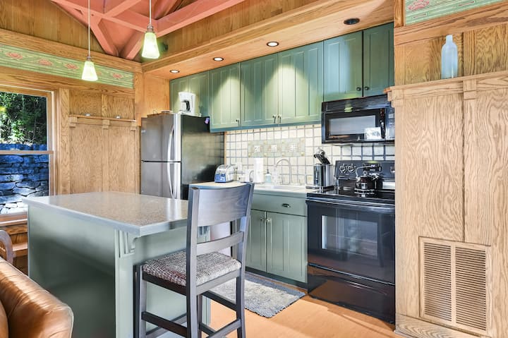 Cloudberry Cottage At Elk Mtn - Hot Tub, Mtn Views - Asheville, NC