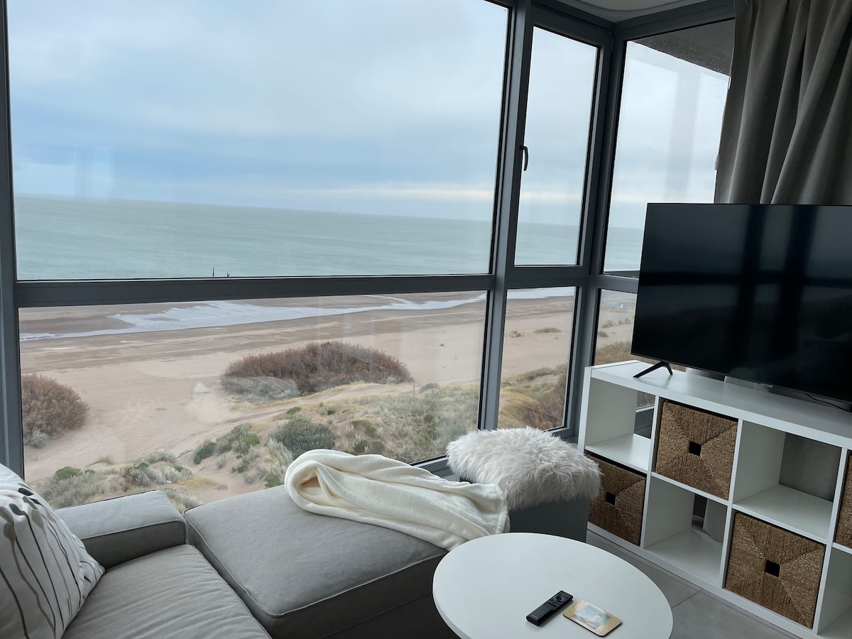 Popular Airbnb listing: Stunning 10th floor facing the sea! in Monte Hermoso