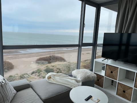 Anuncio de Airbnb popular: Stunning 10th floor facing the sea! en Monte Hermoso