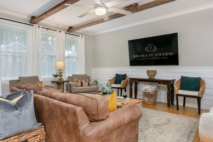 Blue Haus | 3/2 | Hot Tub, Fire-pit, Game Room - Fredericksburg, TX
