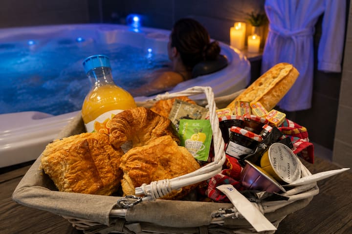 Séjour Spa Jacuzzi Intérieur+petit Déjeuner - 로트