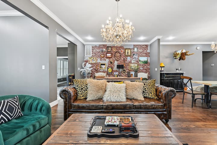 Cherry Street Speakeasy - Houses for Rent in Tulsa, Oklahoma