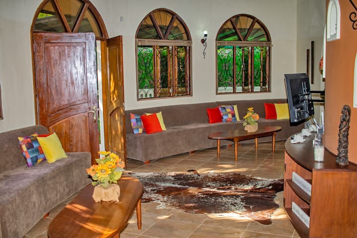 Beautifully Designed Villa Close To Beach - Diani Beach