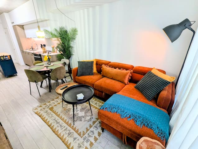 Condo in Downtown Toronto w/ Parking