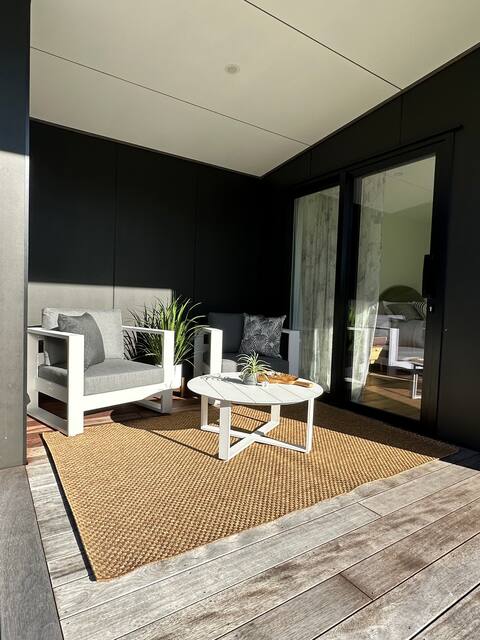 Popular Airbnb listing: Kōtare Creek: Fantail Cabin in Thames Coromandel District